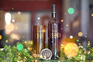 Vineyard 1869 Zinfandel with Matching Candle and $10 Shipping