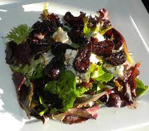 PEAR SALAD RECIPE WITH PORT WINE DRESSING AND GRILLED CHEESE